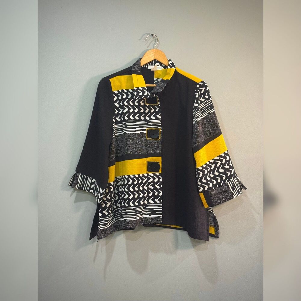 B/W Abstract Colorblock Button-Down Top Size M EUC - Picture 4 of 8